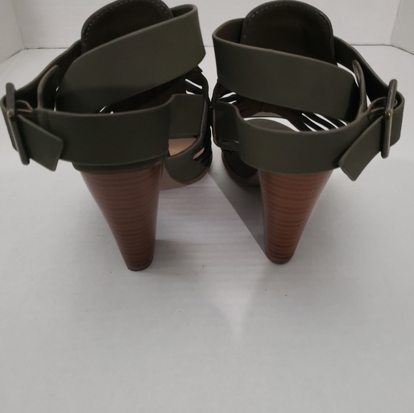 Delicious Yummy Cutout Stacked Heel Green Sandals Size 6 - Picture 4 of 14